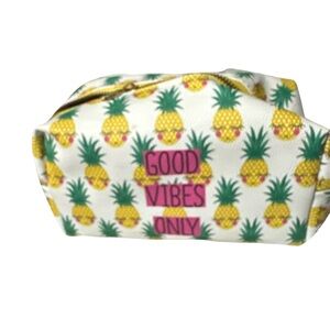 NWOT Good Vibes Only Pineapple Cosmetic Bag gold hardware so cute 🥰 new
